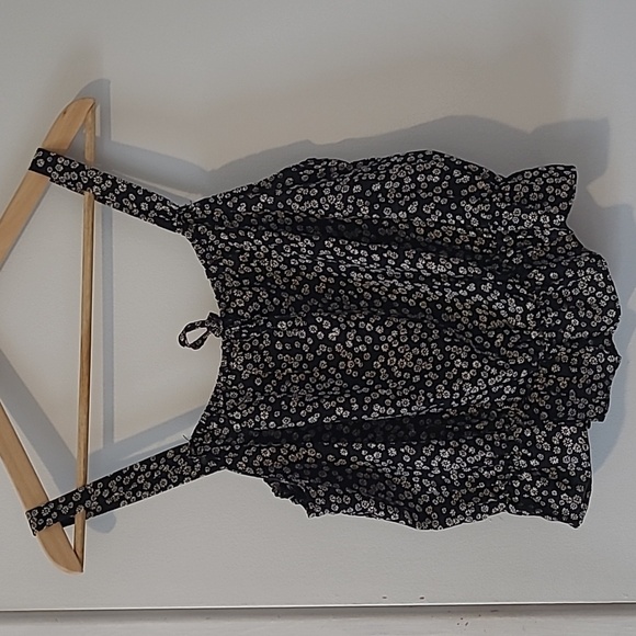 Suzy sheir Tops - Cute Black Floral Tank Top